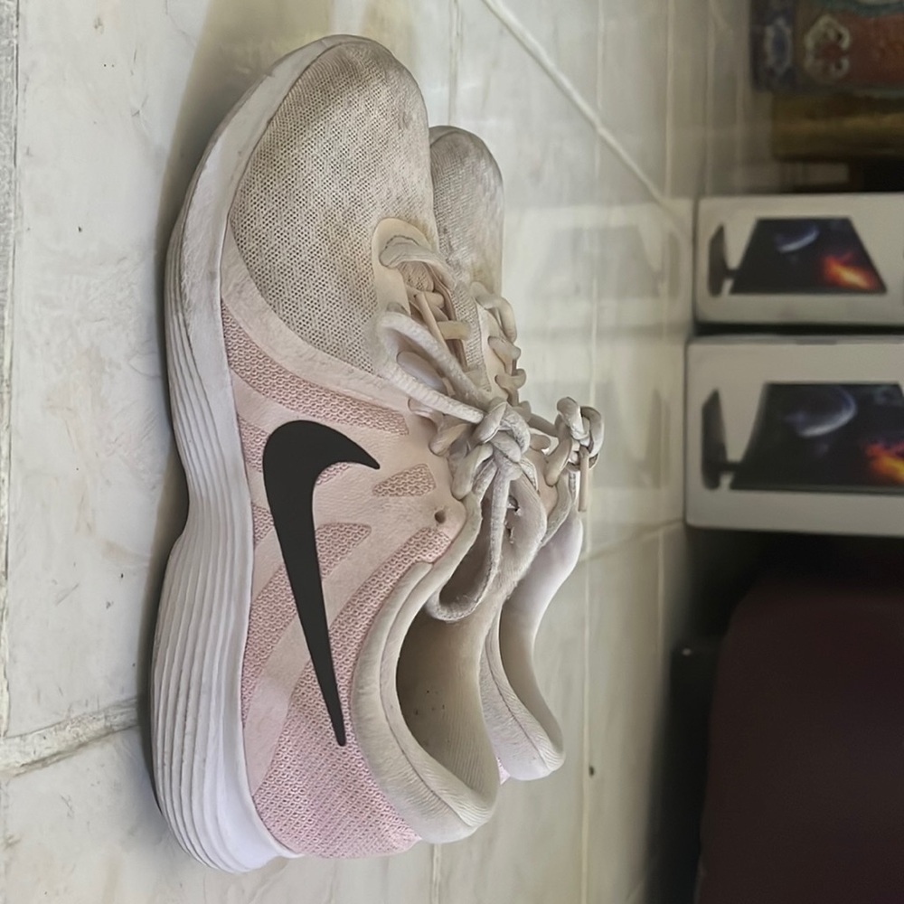 Nike Light Pink Running Shoes, Size 6.. Still in great condition!